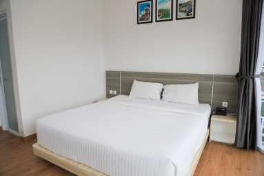 Suite Fruit Room